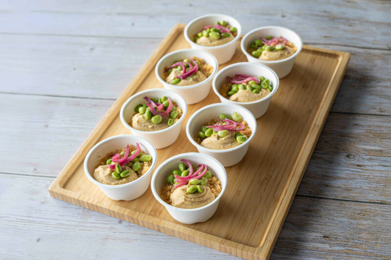 8 Bodegas salade de crudités, houmous maison, fèves et pickles d’oignons rouges