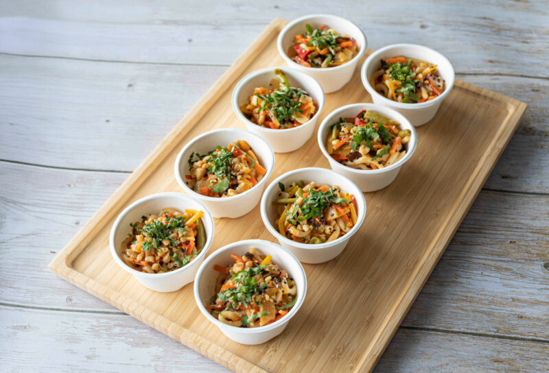 8 Bodegas noodles thaï, sésame, légumes au wok